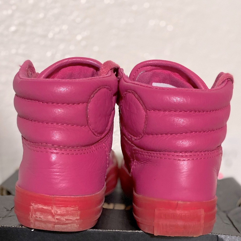 Converse - Picture 2 of 3